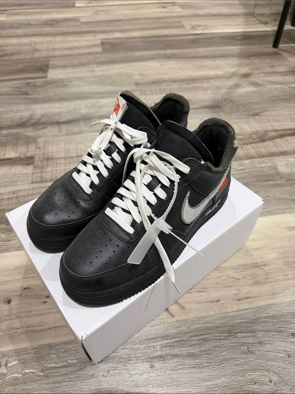 Off White Air Force’s Black and White Men’s Low-Top Sneakers -